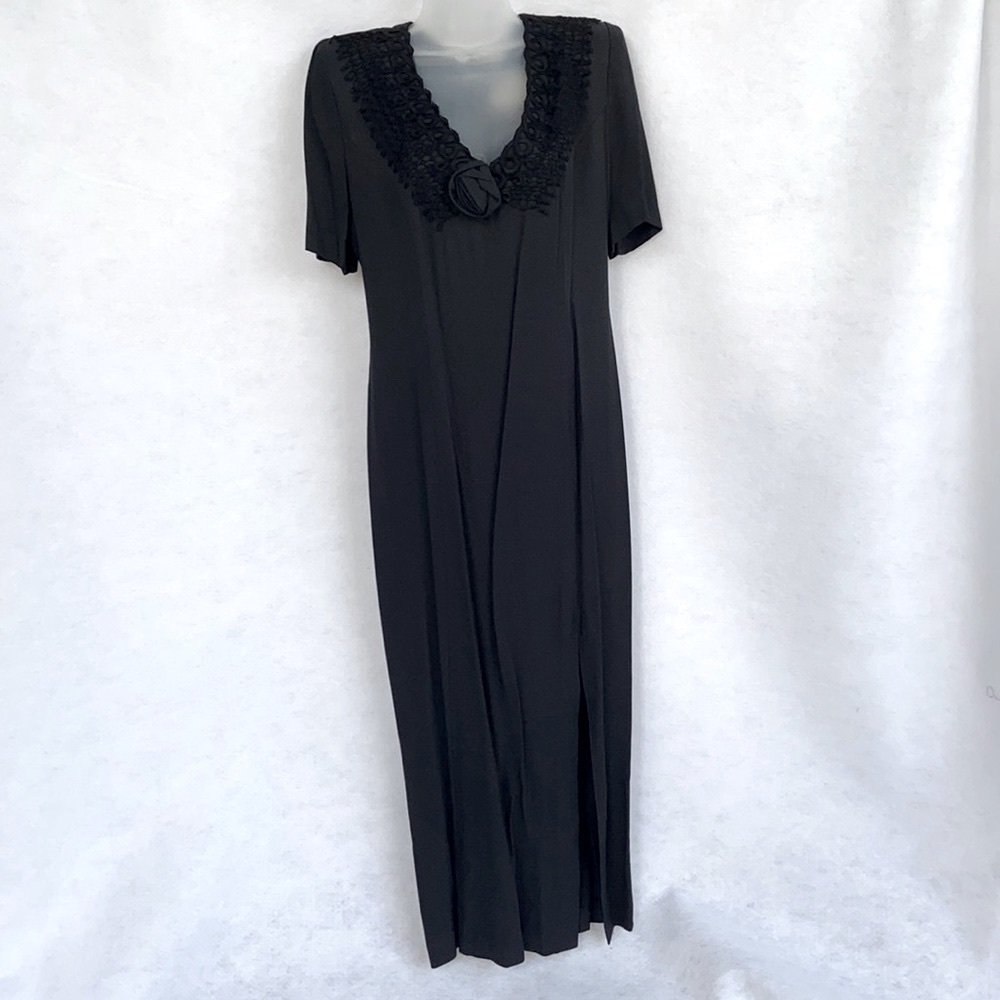 Jeffrey and Dara dress by Linda Hutley.